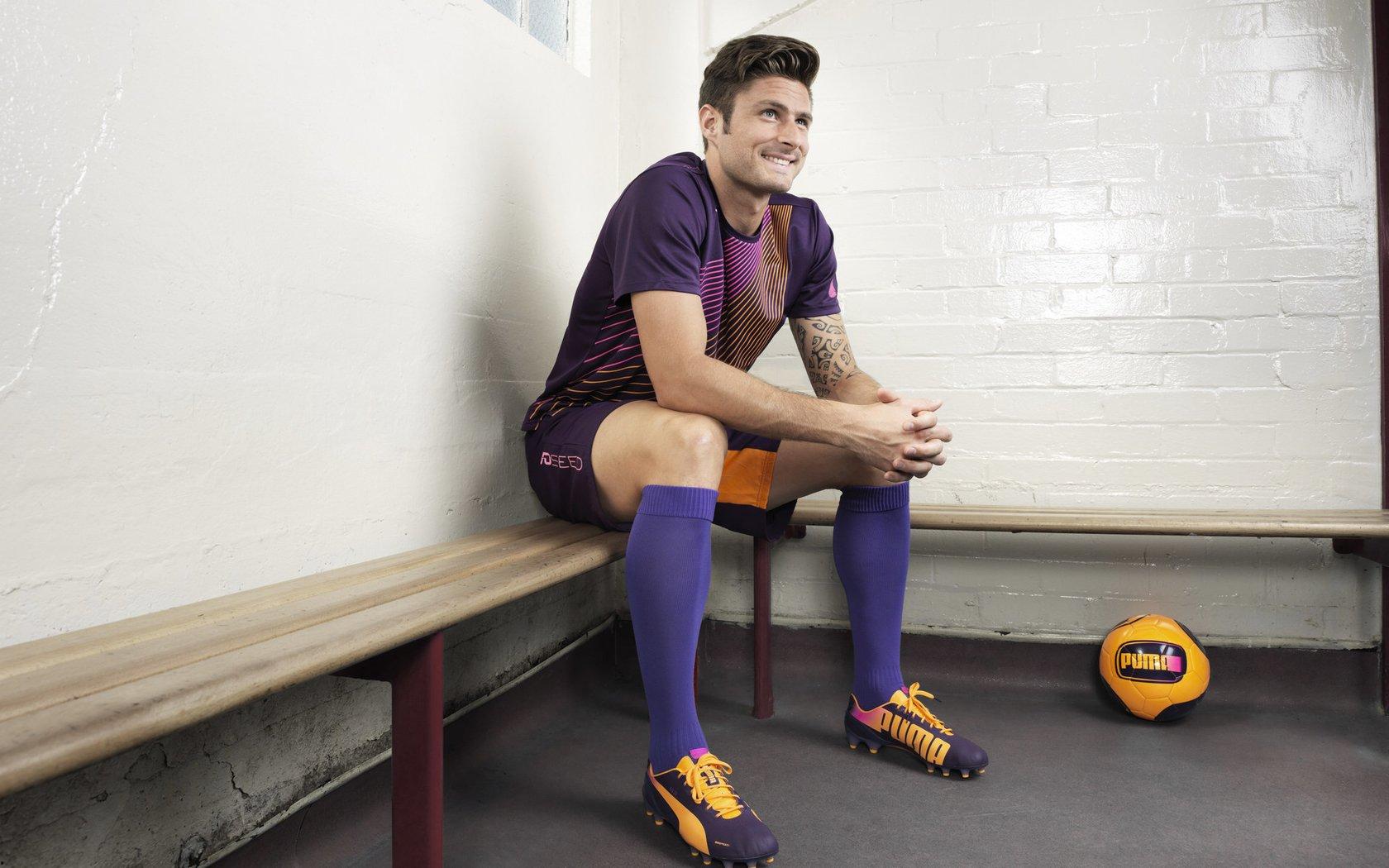 巴黎圣日耳曼锁定拉齐奥后卫吉拉，转会费预计4000万欧元，皇马坐享50%二转分成